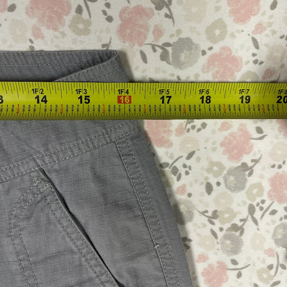 The North Face cargo capri pants, Women's Size 8, Light Gray color - Picture 9 of 15
